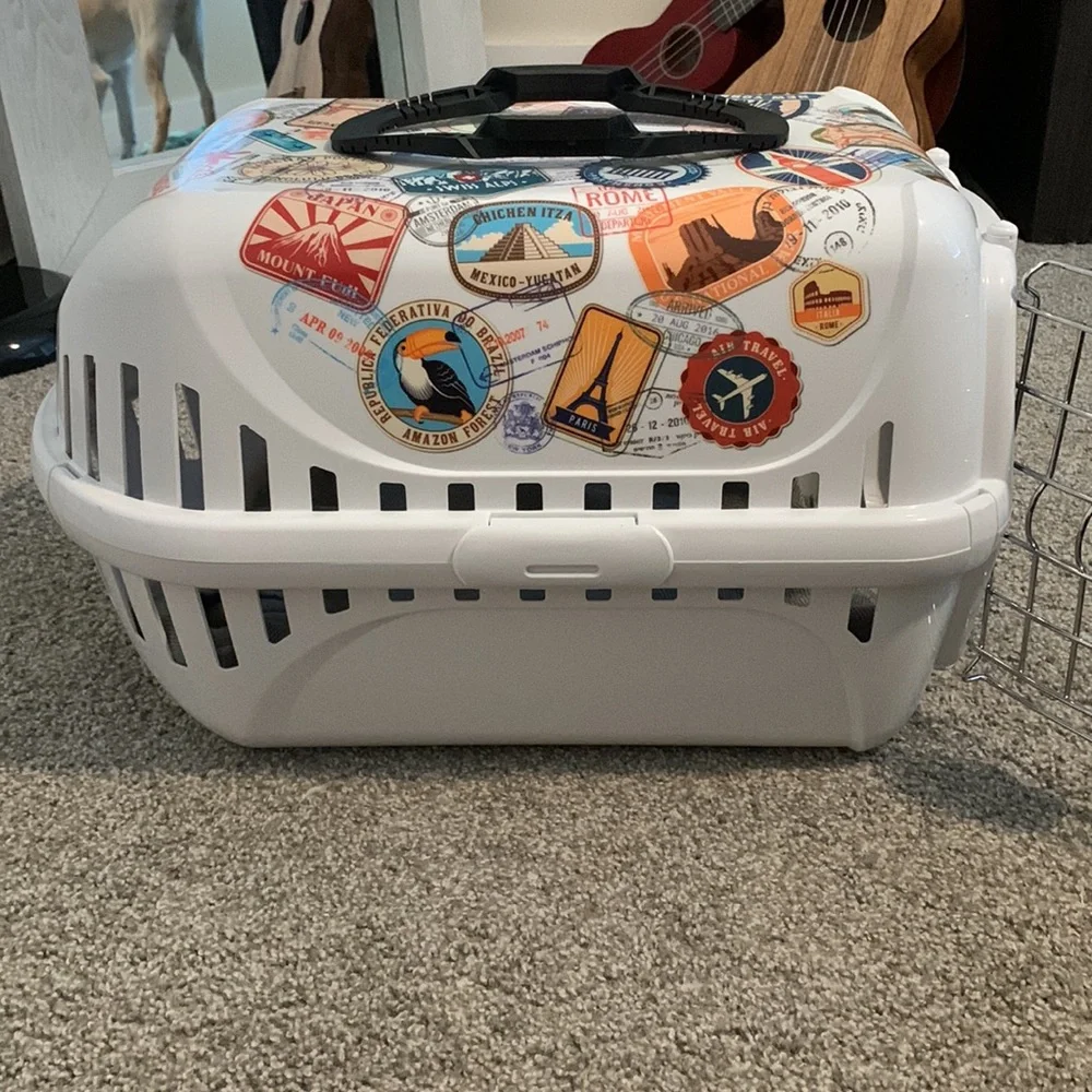Brand new stylish cat carrier (blanket inside included)